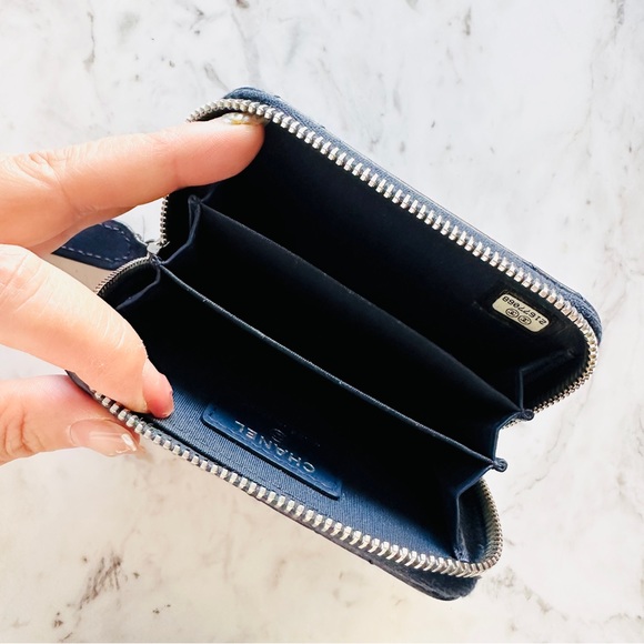 CHANEL Lambskin Quilted CC Chevron Coin Purse with Zipper (Navy) - Picture 8 of 15